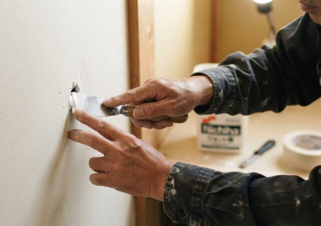 壁の穴・クロスの剥がれ・日焼け―張り替えずに直す壁リペアのすべて